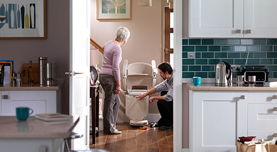 lady with engineer talking about the stairlift