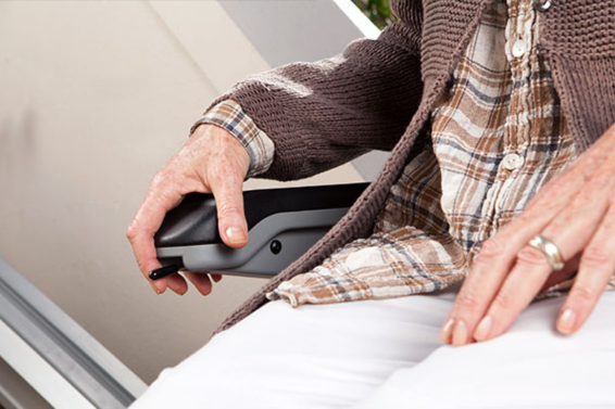 montascale a poltroncina esterno facile da usare Dotato di joystick