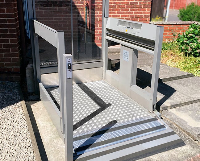 Controlos da plataforma Stannah Sandy