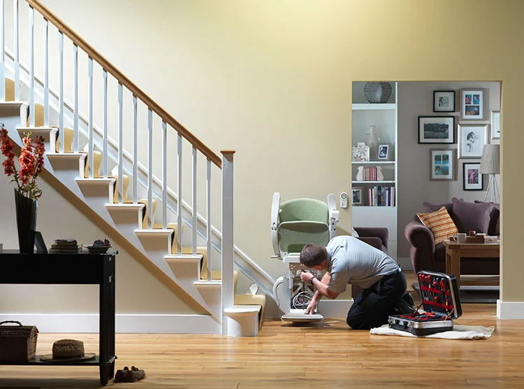 Montagem de elevadores de escadas