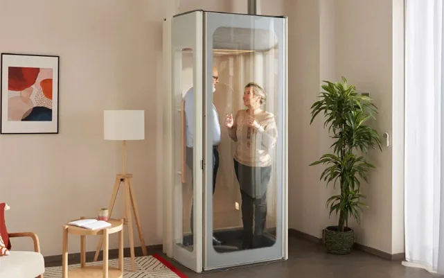 uplifts s full door with persons Uplifts