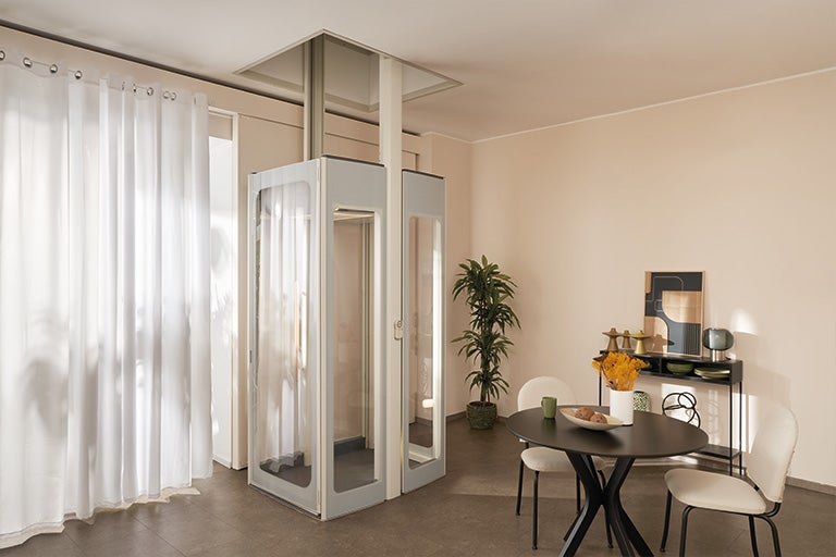 Para um maior conforto durante a viagem, pode escolher o elegante assento, exclusivo para Uplifts by Stannah