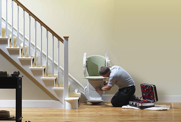 Installation monte-escalier : aides disponibles